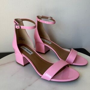 Steve Madden Irenee Strappy Sandals in
Light Pink block heel 7.5